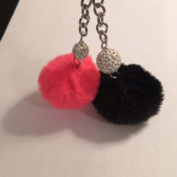 ✨2 for $10✨ Pom pom Keychain - Picture 2 of 4